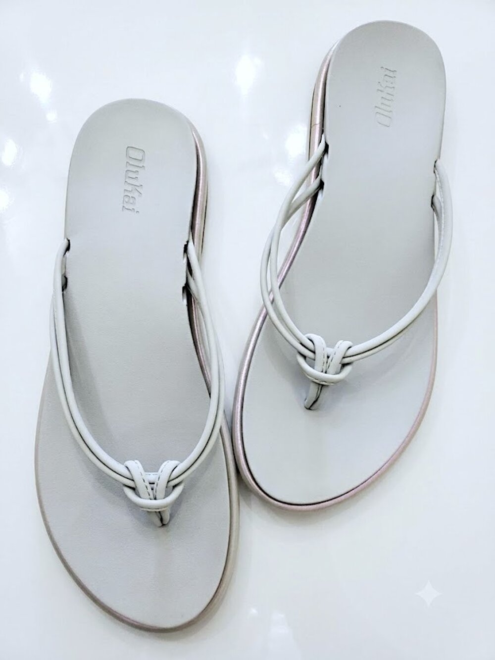 OluKai AKA Knotted Womens Iridescent Vapor Flip Flops Sandals